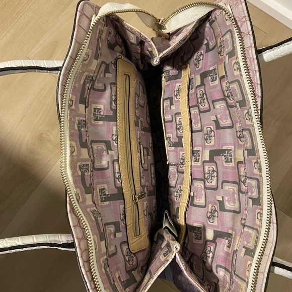 Guess Purse - Picture 3 of 4